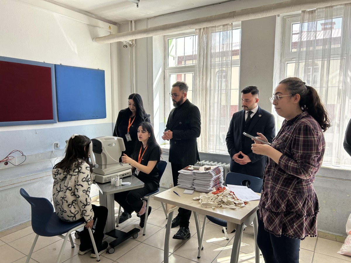ÜLKÜ OCAKLARI’NDAN AKKIŞLA’DA ÖĞRENCİLERE GÖZ VE DİŞ TARAMASI