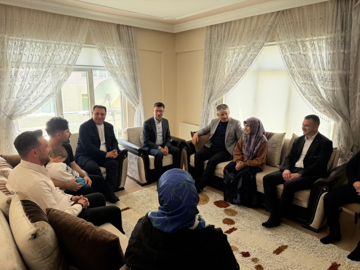 ÇOPUROĞLU: “ANNELER GÜNÜ’NDE İLK ZİYARET, DEVELİ’DE BİR ŞEHİT ANNEMİZE”