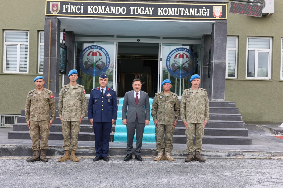 Vali Çiçek'ten komutanlara ziyaret 