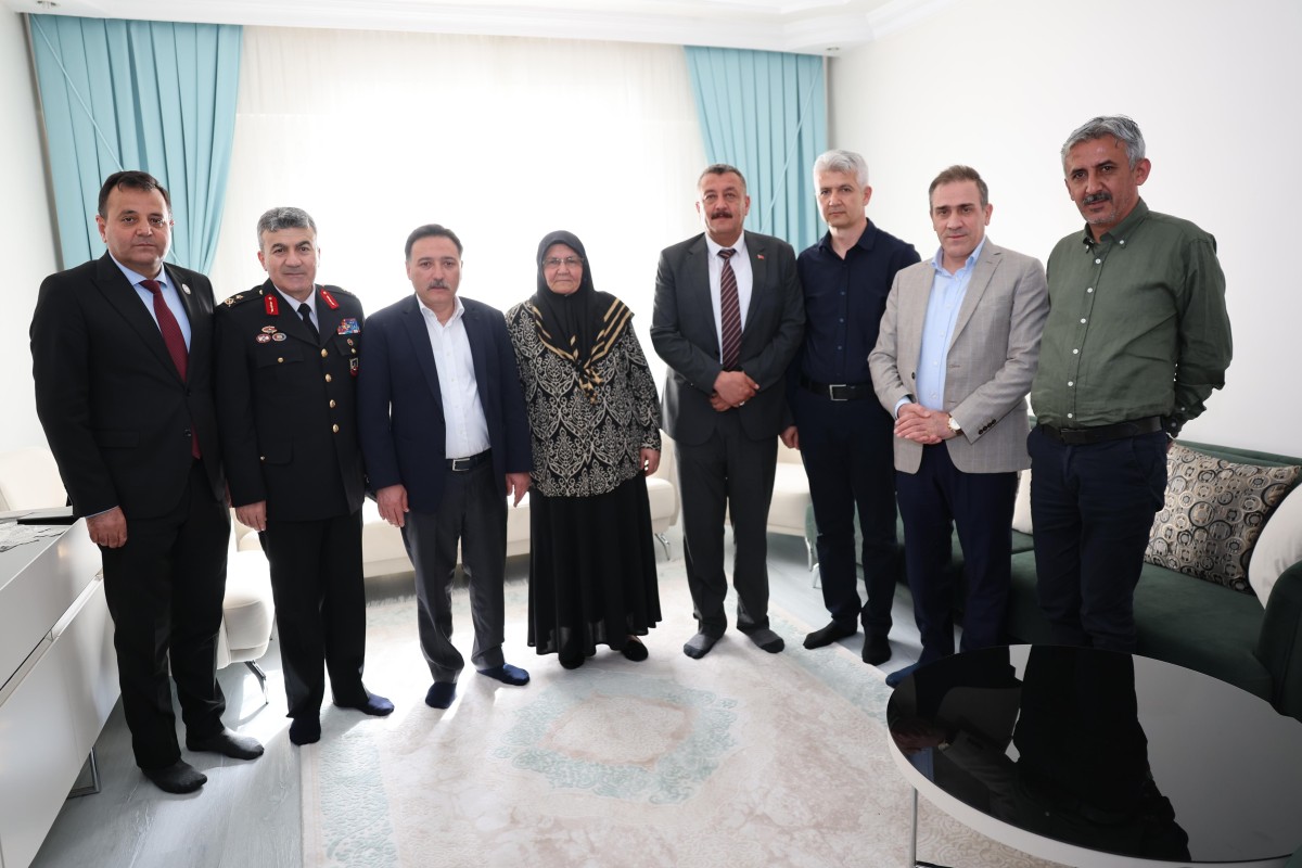 Vali Gökmen Çiçek’ten Anneler Günü’nde Şehit Annelerine Vefa Ziyareti
