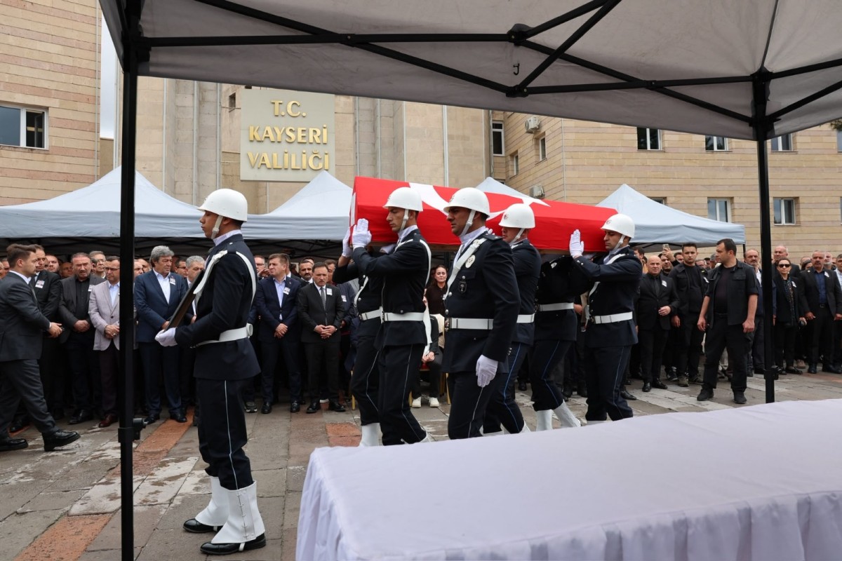 Vali Yardımcısı Esmer gözyaşı ve dualarla uğurlandı