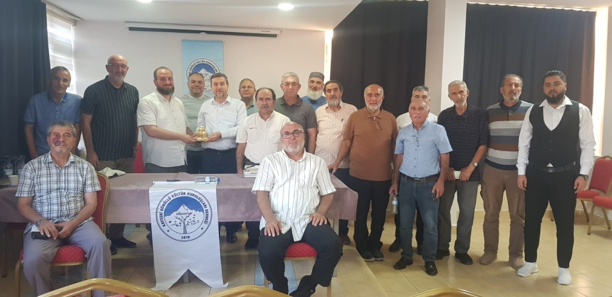 EL HATİP MÜSLÜMANLARIN FİLİSTİN VE AKSA MÜCADELESİNİ ANLATTI