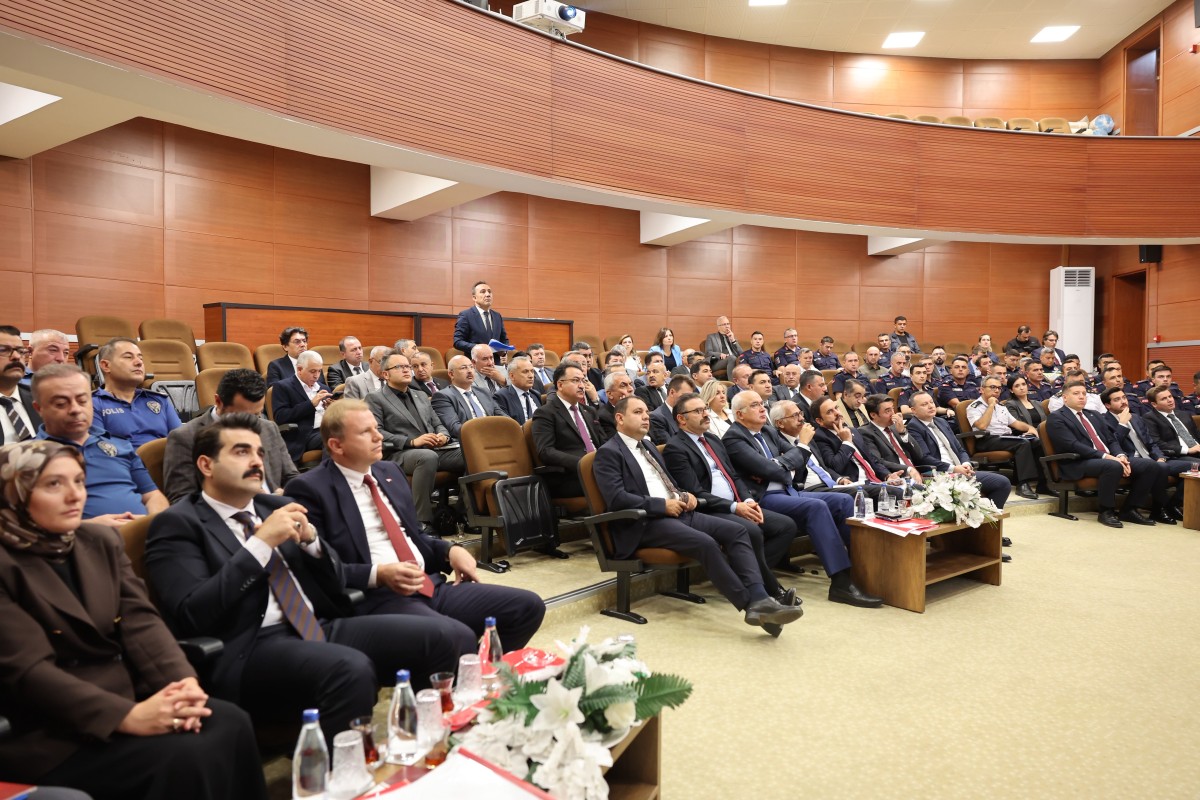 Okul güvenliği toplantısı Vali Çiçek başkanlığında yapıldı