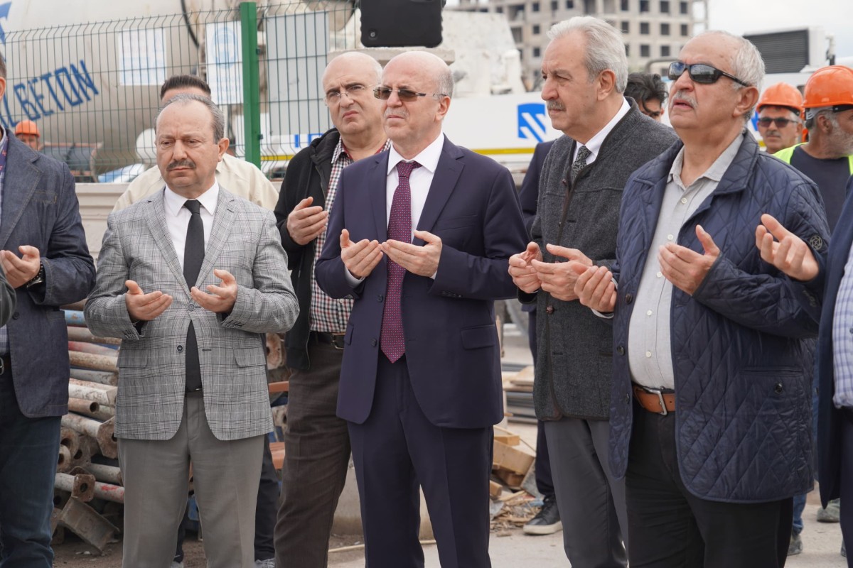 Kayseri Şehir Hastanesi Güzide Güldüoğlu Sosyal ve Kültürel Tesisi’nin Temeli Atıldı!